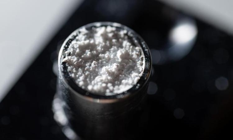 <p>Titanium dioxide, also known as titania, has photocatalytic properties that allow it to react with nitrogen. (Credit: Rob Felt, Georgia Tech)</p>
